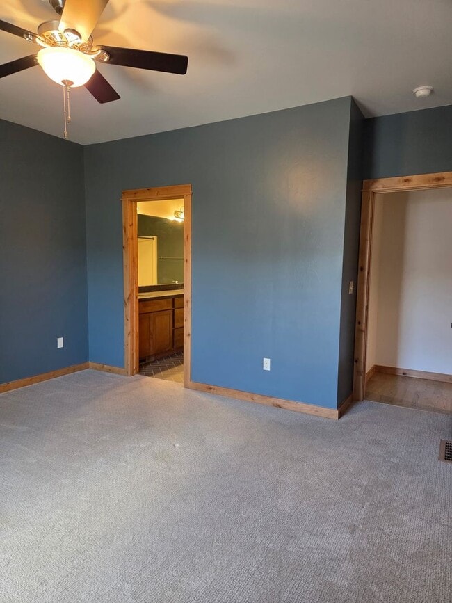 Building Photo - 16 Voyager Ln