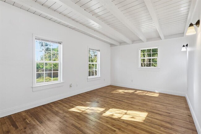 Building Photo - 1215 Porter St