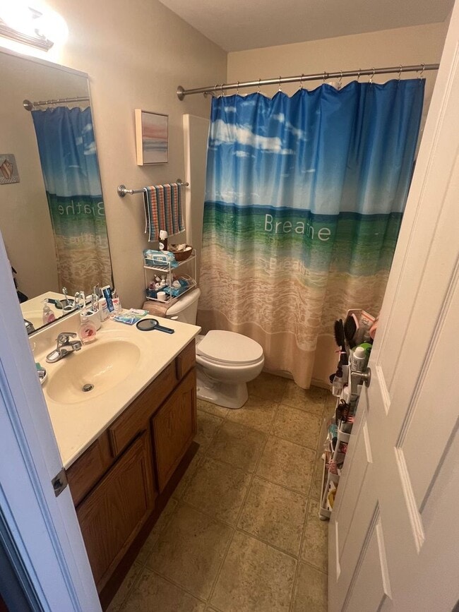 Building Photo - 4 Bedroom, 2.5 Bath Townhome - Available A...