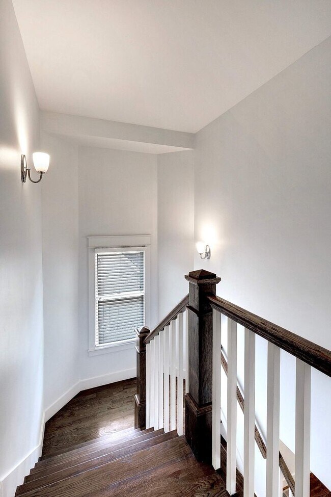 Building Photo - EAST NASHVILLE - FOUR BEDROOM Historic Home with amazing views of Nashville Skyline!