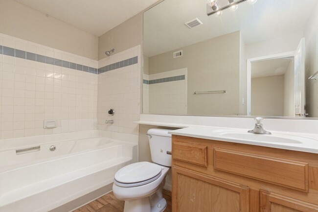 Building Photo - 2 bedroom in gated community with pool/spa...
