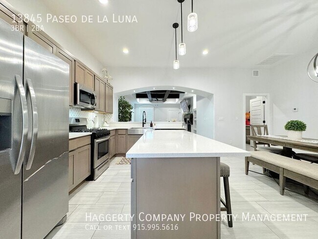 Building Photo - 13845 Paseo de Ln