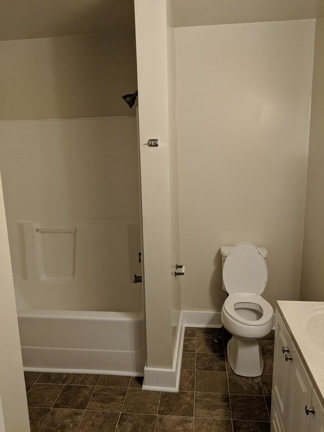 Building Photo - 3 Bed, 1 Bath - East Nashville Gem, Walking Distance to The Pharmacy