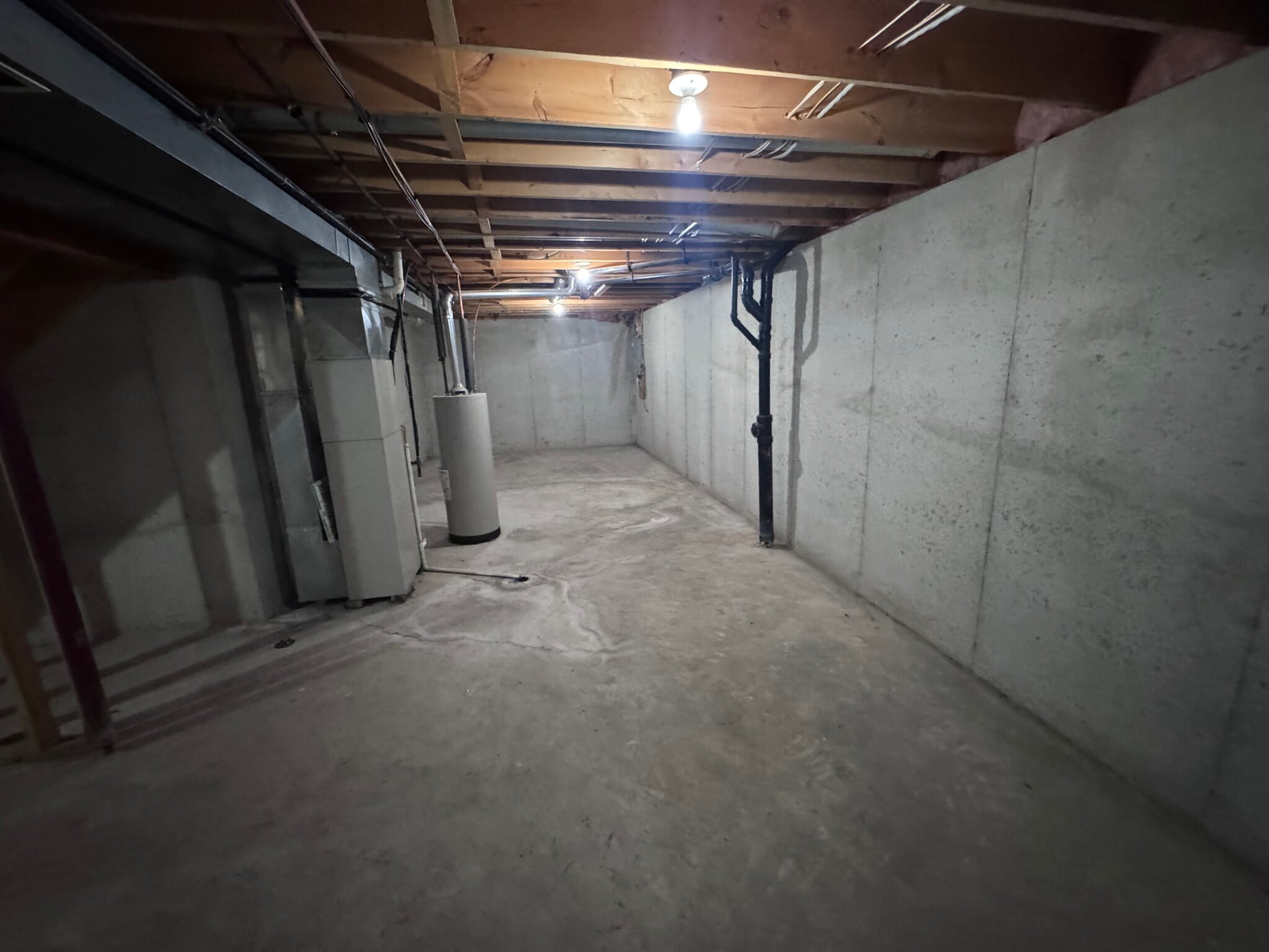 Building Photo - 629 E Pine St