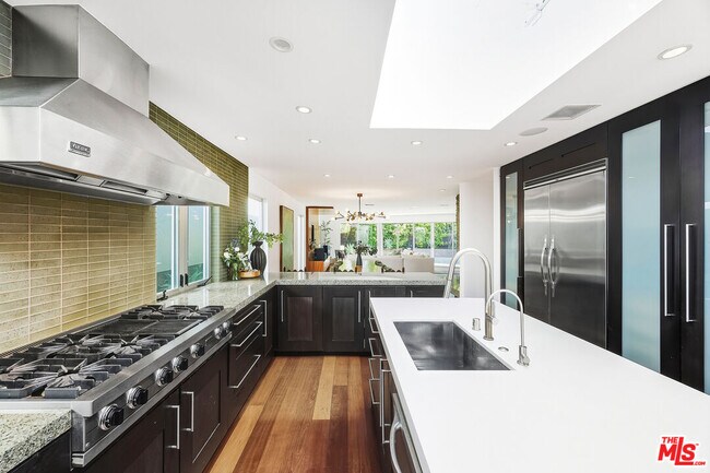 Building Photo - 3154 Queensbury Dr