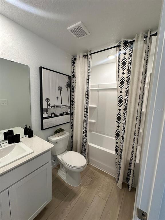 Building Photo - 868 Lynx St