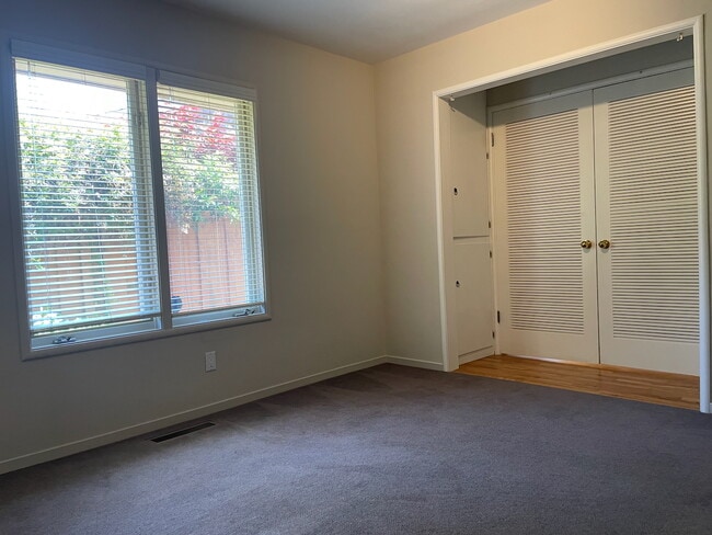 Building Photo - 138 Bradley Dr