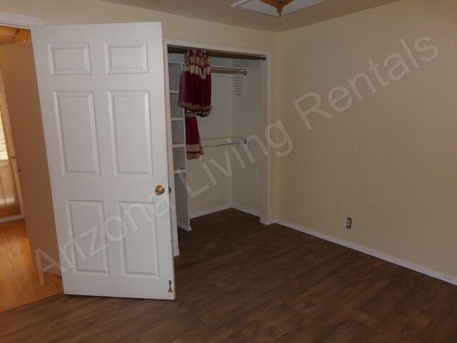 Building Photo - ADORABLE 2 BEDROOM 1 BATHROOM HOME