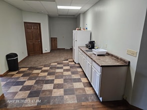 Building Photo - 615 S Chestnut St