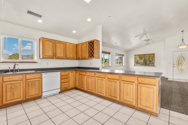 Building Photo - 8650 La Mancha Ln