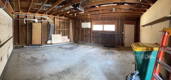 Building Photo - 801 Oak St