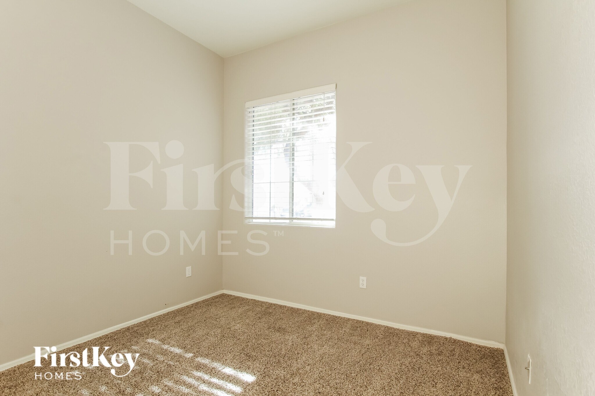 Building Photo - 13702 W Tara Ln