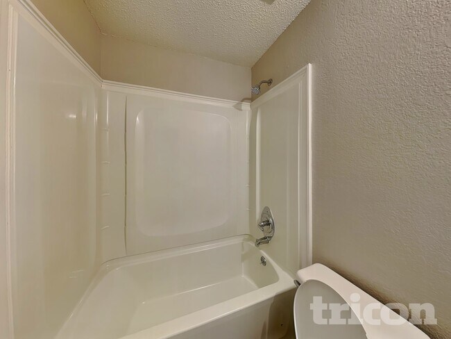 Building Photo - 304 Dakota Dr