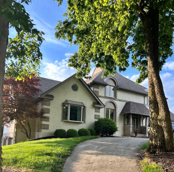 Primary Photo - 2055 Old Falls Dr