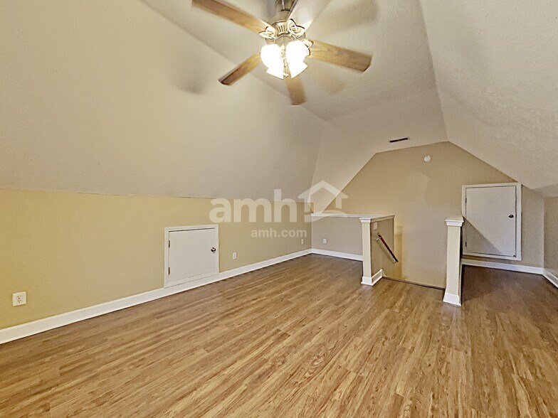 Building Photo - 711 Riata Ct