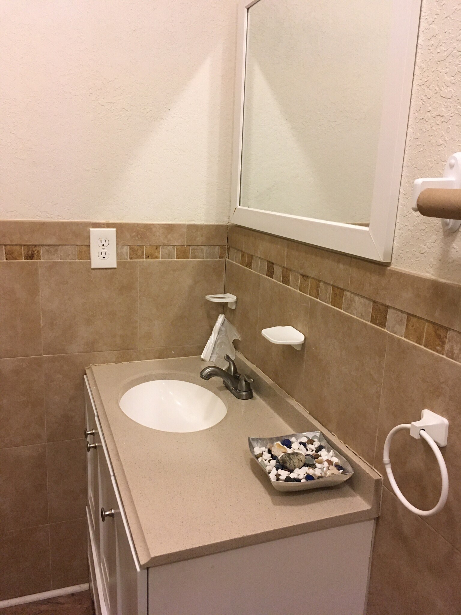 Tile & vanity - 419 Houston St