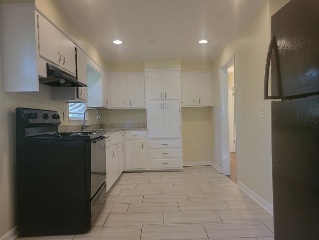 Building Photo - Spacious 3BR Ranch in Prime Atlanta Location!