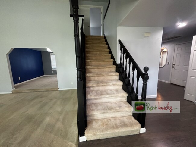 Building Photo - Stunning & Spacious 4 Bedroom Home with 2....