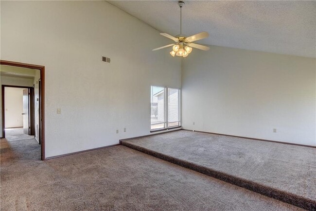 Building Photo - 3 Bedroom/2Bath/2Car Duplex- 2 Car Garage-1.5 from Chilsholm Creek