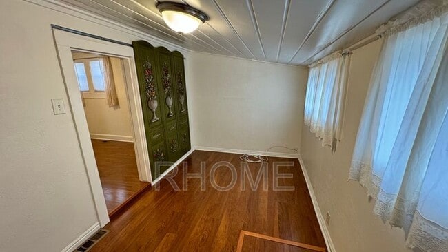 Building Photo - 1054 Wilson Ave S