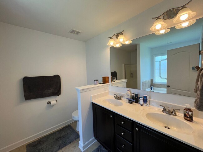 Building Photo - Spacious 3 Bed, 2 Bath Home in Westgate