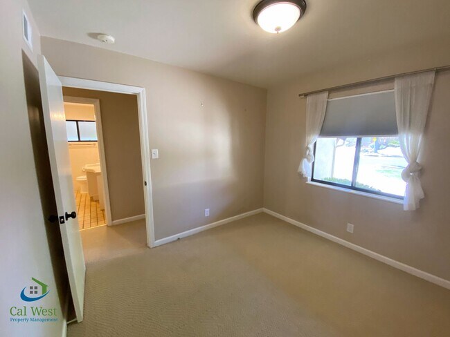 Building Photo - $5995 - Spacious 4 Bed/2 Bath Los Gatos Ho...