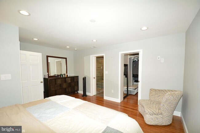 Building Photo - 6317 Everglades Dr