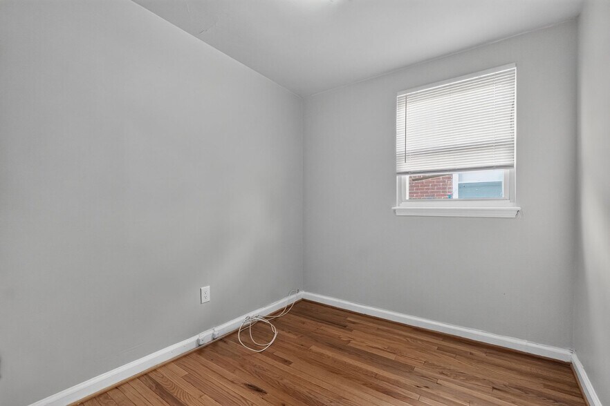 Building Photo - 5551 Chillum Pl NE