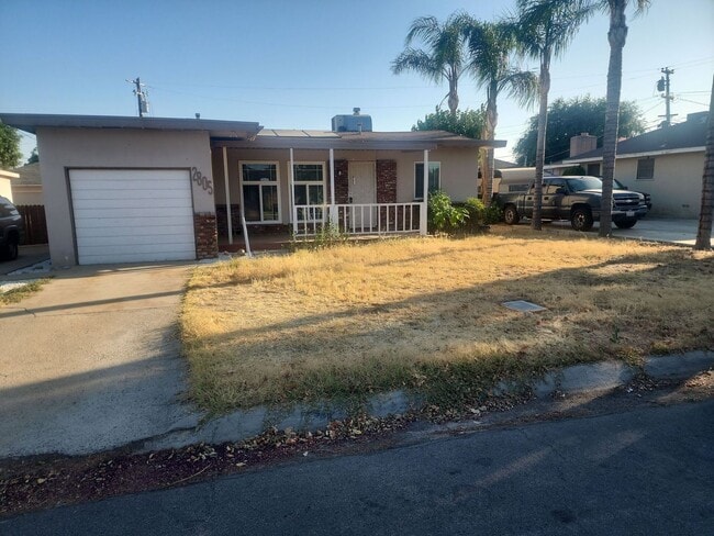 Building Photo - Lovely property in Bakersfield – 10 Minute...