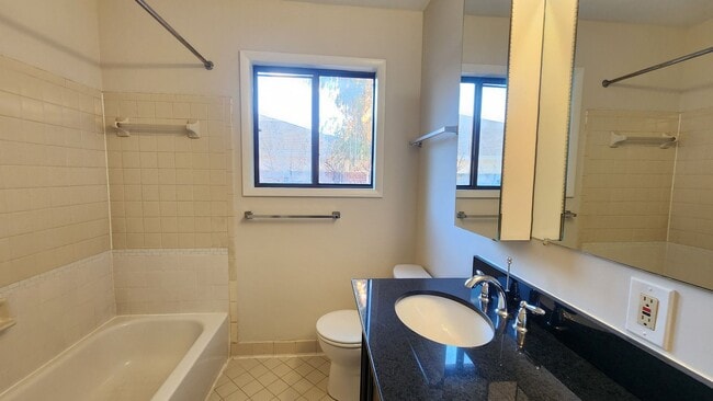 Building Photo - Affordable 2BR close to King St Metro