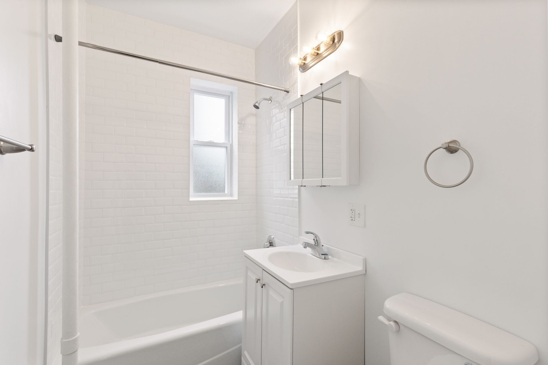 Building Photo - 146 Valley Apartments