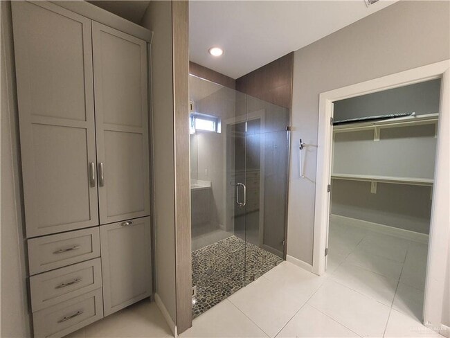 Building Photo - 1367 Garden Dr