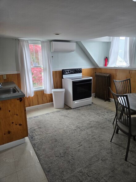 Primary Photo - 38 Townsend Ave