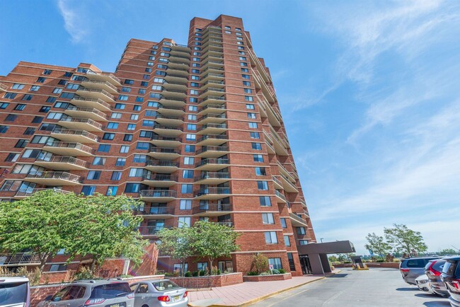 Building Photo - 1508 Harmon Cove Tower
