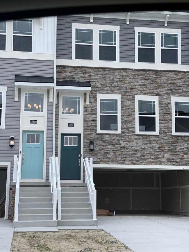 Building Photo - 35398 Wright Way