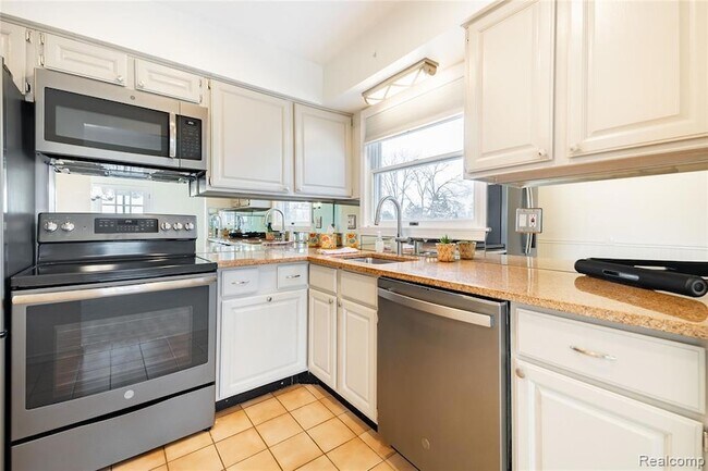 Building Photo - 24356 E River Rd