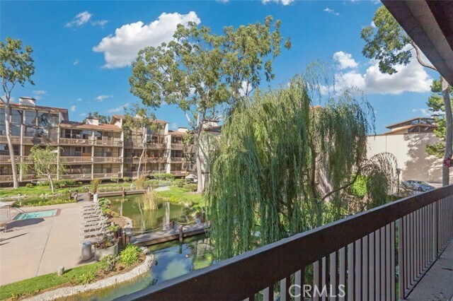 Building Photo - 7235 Marina Pacifica Dr S