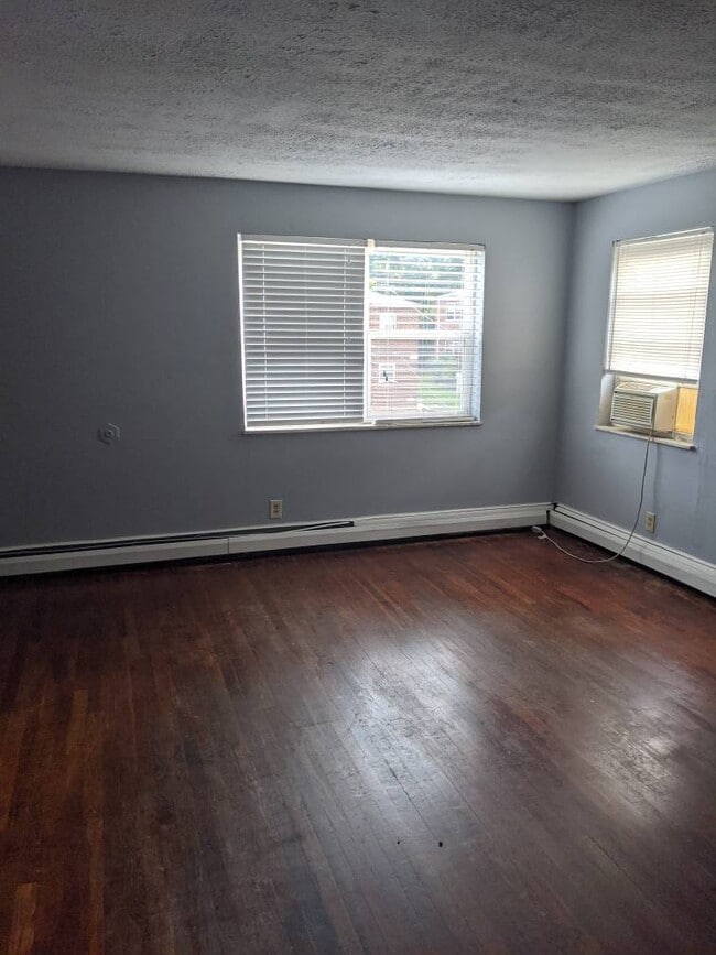 Building Photo - 1011 Winfield Ave