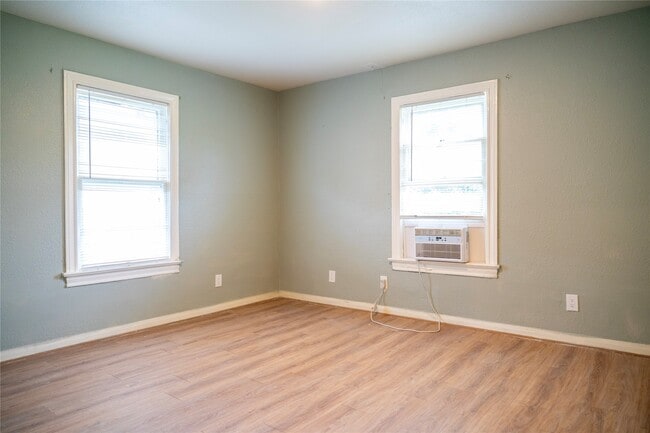 Building Photo - 505 Sikes St