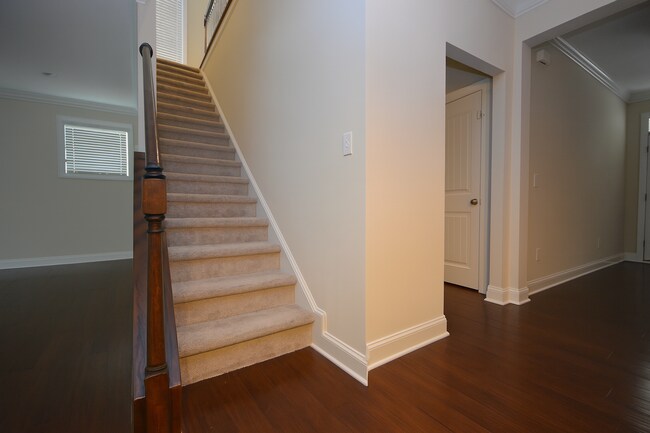 Building Photo - 542 Finnbar Dr