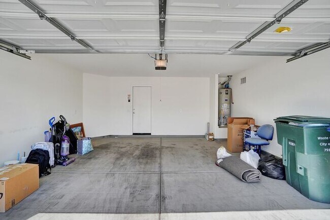 Building Photo - 4051 E Braddock Dr