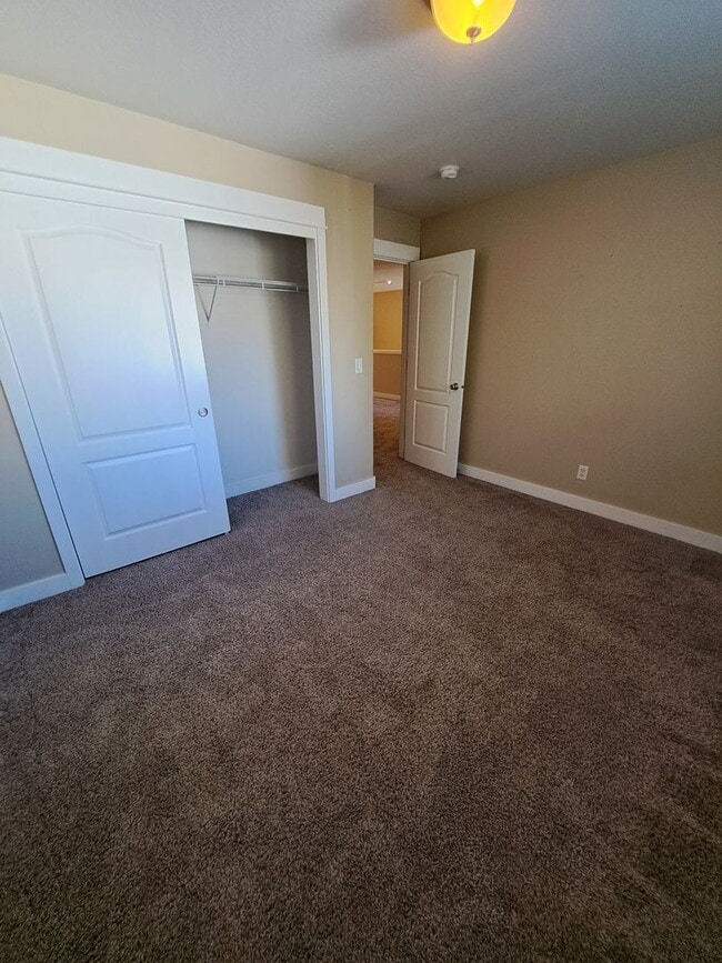 Building Photo - Secluded 5 bedroom Amazing Views Green Space