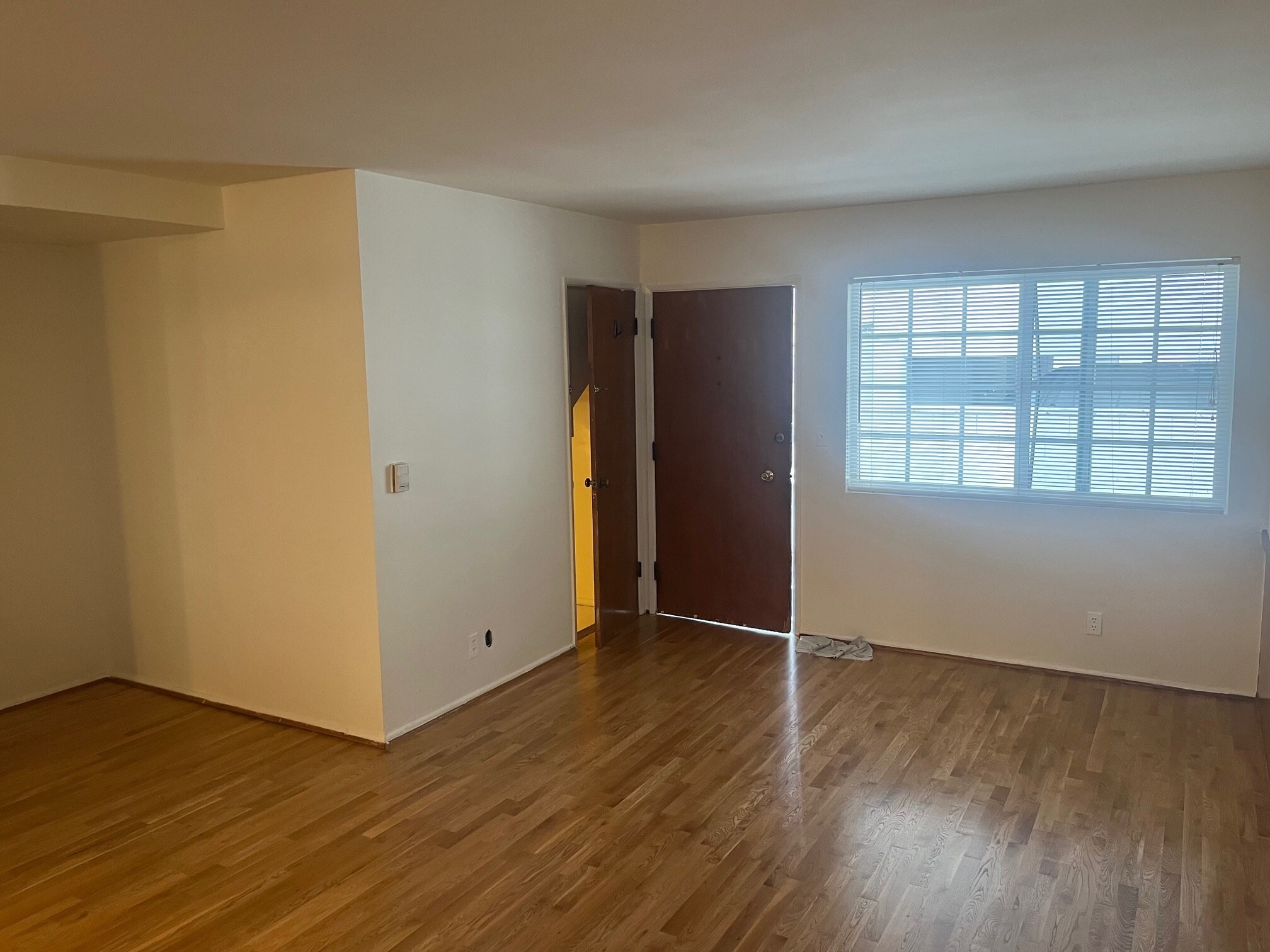 Building Photo - 143 N Hamilton Dr