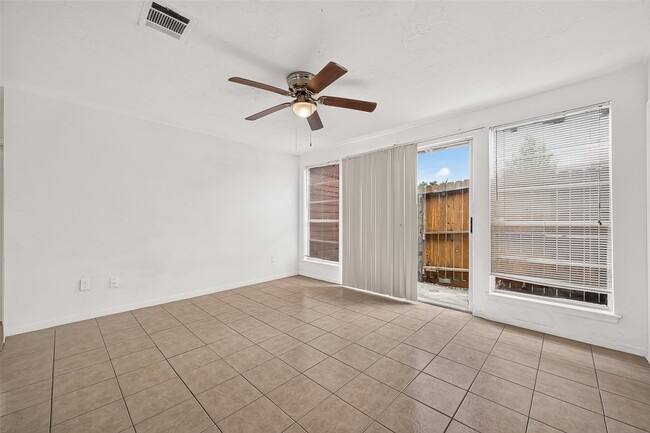 Building Photo - 2523 Creekway Cir