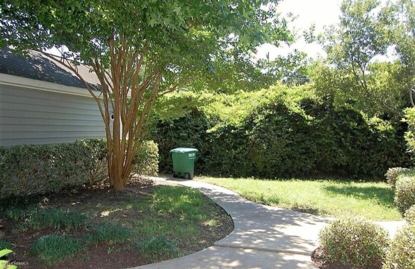 Building Photo - 8 Lagaree Ct