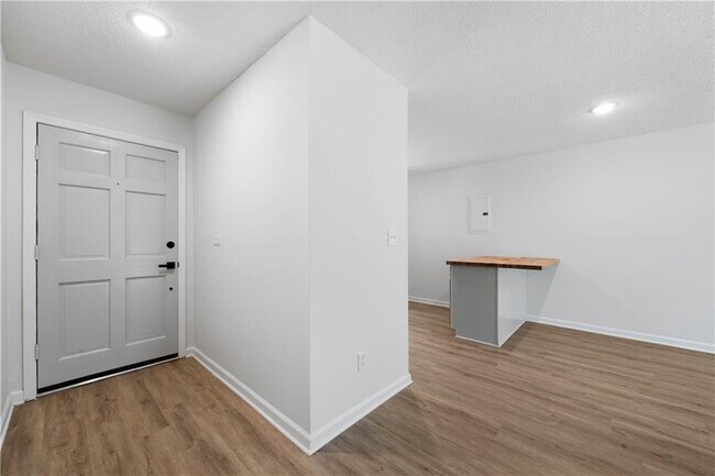 Building Photo - 374 Leisure Ct