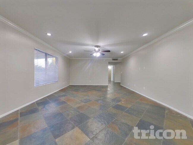 Building Photo - 1726 N Summer Cir