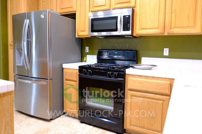 Building Photo - 3910 Mira Sol Dr