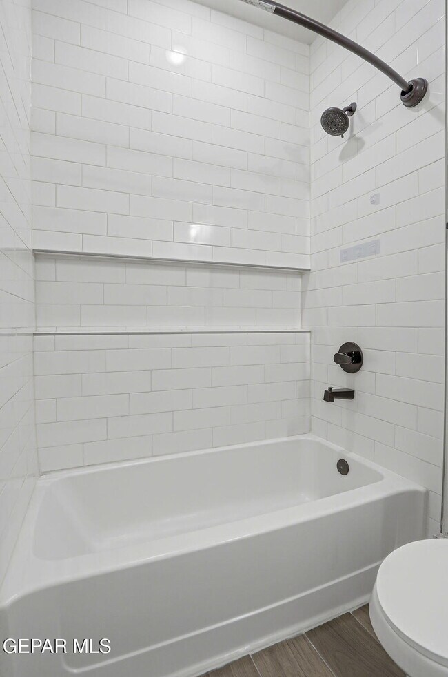 Building Photo - 4512 Mark Avizo