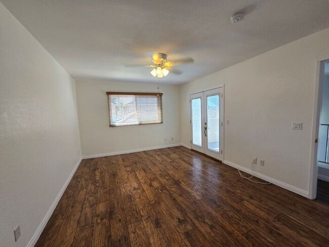 Building Photo - Unique 3 bedroom home located in the vibra...